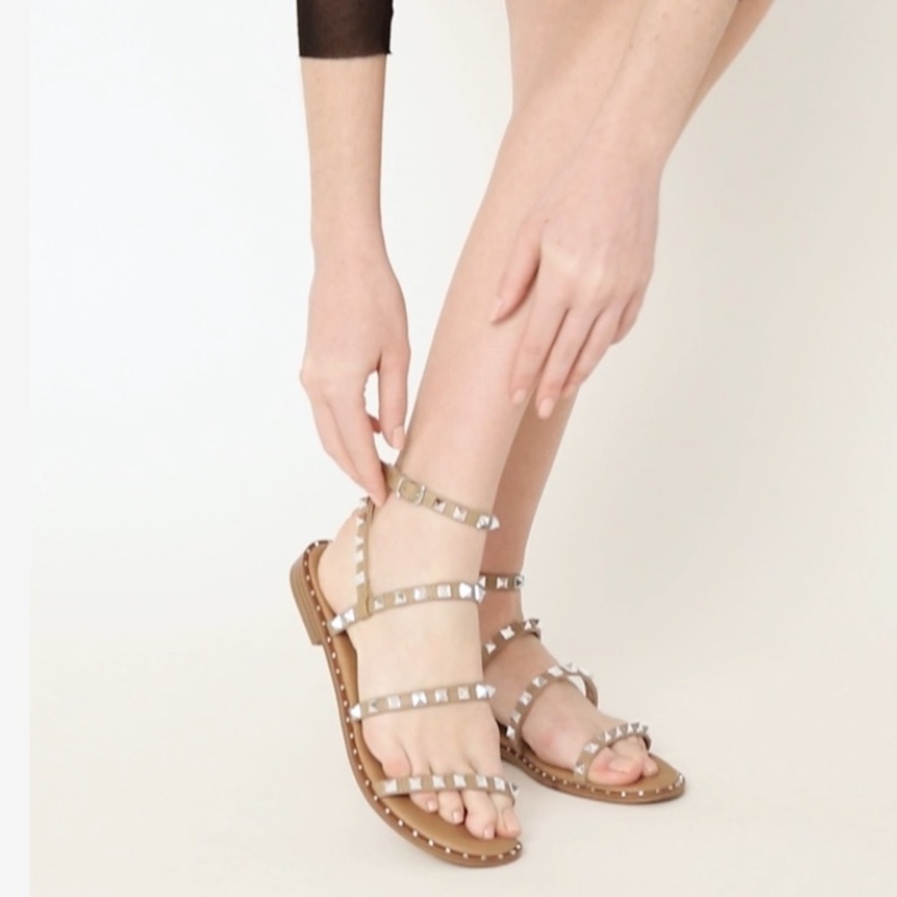 Steve Madden Travel Tan Sandal in Tan